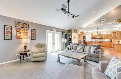 Camdenton House | Spacious Family Home Near Lake of the Ozarks!