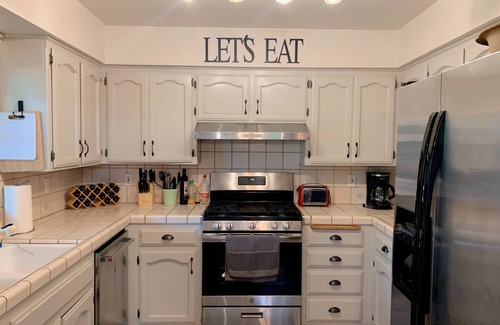 Visalia House | Spacious Family Home near Sequoia w/Arcade Games