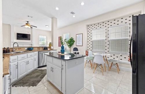 Richardson House | Spacious Family Home w/Game Room + Fenced Yard