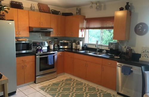 Kaimuki House | Spacious Family Home With Gorgeous Sunset Views of Diamond Head