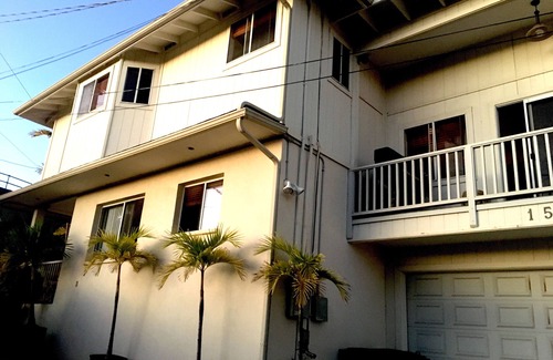 Kaimuki House | Spacious Family Home With Gorgeous Sunset Views of Diamond Head