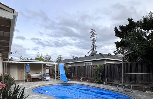 Cambrian Park House | Spacious Family House in San Jose with Swimming Pool