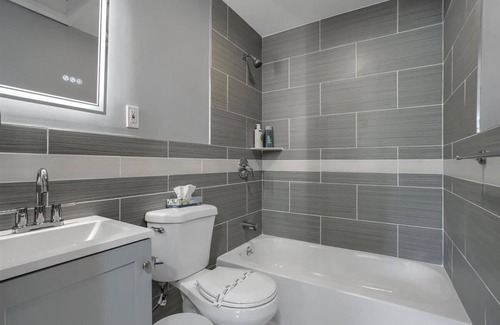 South Blooming Grove House | Spacious Family Oasis ~ Heated Pool ~ Hot Tub~ Backyard