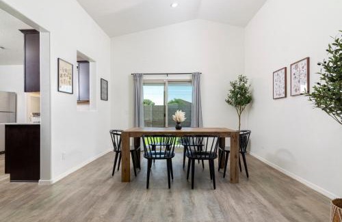 Tamaron House | Spacious Family Oasis ~ PoolTable ~ Backyard ~ Pkg