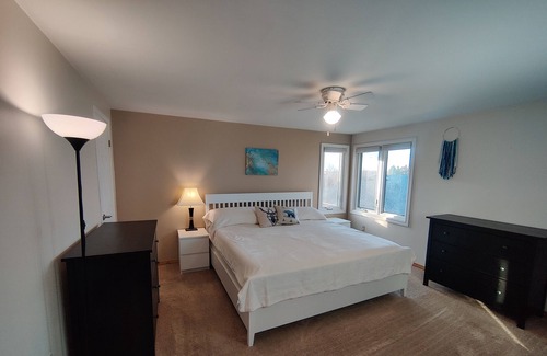 Guelph House | Spacious family oasis with pool & sauna. Pet-friendly!
