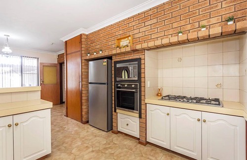 Dianella House | Spacious Family Retreat - Executive Escapes