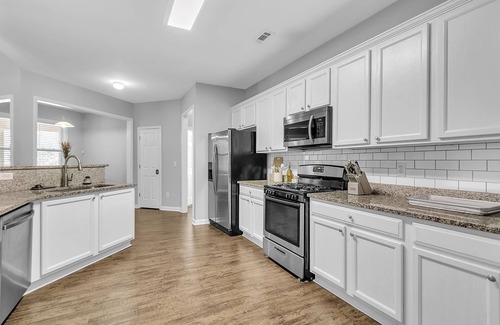 Cliftondale House | Spacious Family Retreat in Atlanta - Sleeps 10