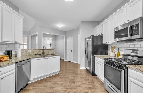 Cliftondale House | Spacious Family Retreat in Atlanta - Sleeps 10