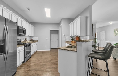 Cliftondale House | Spacious Family Retreat in Atlanta - Sleeps 10