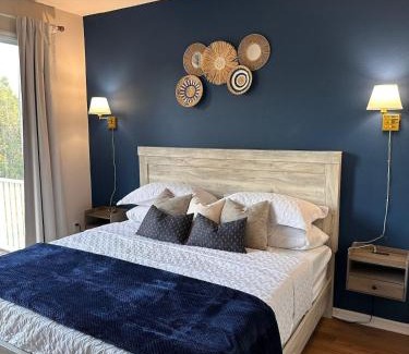 Windwood Bay House | Spacious Family Retreat with Pool, 15 Min to Disney and Parks