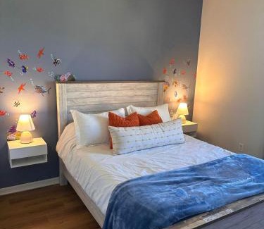 Windwood Bay House | Spacious Family Retreat with Pool, 15 Min to Disney and Parks
