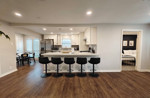 Foster Place House | Spacious Family Retreat – 2 King Suites, Pool Table, & Backyard Oasis