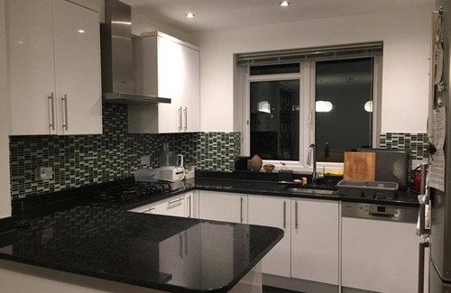 Camden Apartment | Spacious family-sized bright flat near Primrose Hill Hampstead Heath and Regents