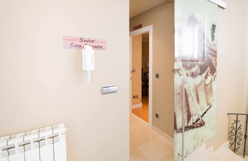 Garinoain Hostel | Spacious family suite for a quiet getaway.