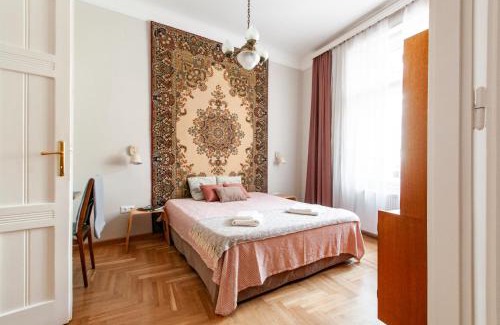 Vizivaros Apartment | Spacious family suite along river side, in the heart of Buda