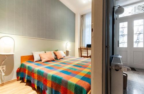 Vizivaros Apartment | Spacious family suite along river side, in the heart of Buda