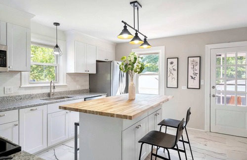 Locust Grove House | Spacious Family Home — Walkable to Downtown + Pet Friendly!