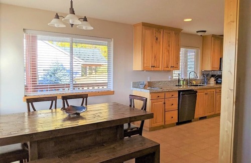 Heber House | Spacious Family Vacay w/views+Hot Tub=Core Memory