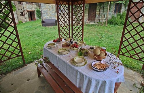 Apecchio House | Spacious Farmhouse in Apecchio with Pool