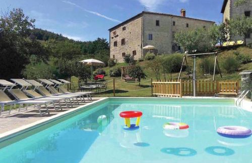 Apecchio House | Spacious Farmhouse in Apecchio with Pool