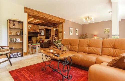 Nantheuil House | Spacious farmhouse with private heated pool in a rustic garden