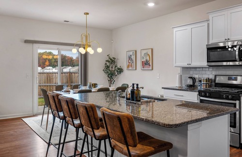 Farragut House | Spacious Farragut 5BR Family & Group Getaway near UT
