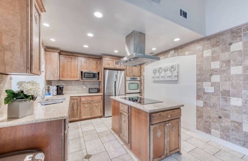 Fresno House | Spacious Fig Garden 4BR 2BA Home with Pool