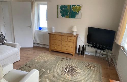 Church Stretton Apartment | Spacious first floor apartment in the centre of Church Stretton with free parking