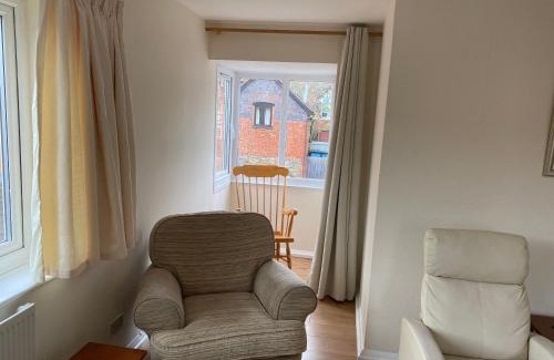 Church Stretton Apartment | Spacious first floor apartment in the centre of Church Stretton with free parking