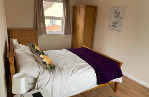 Church Stretton Apartment | Spacious first floor apartment in the centre of Church Stretton with free parking