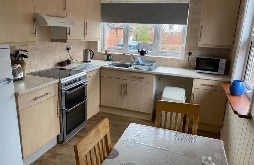 Church Stretton Apartment | Spacious first floor apartment in the centre of Church Stretton with free parking