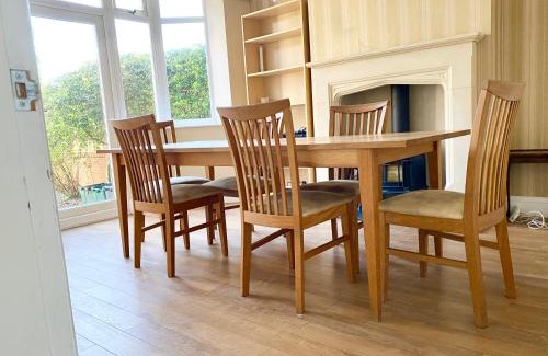 York House | Spacious Five-Bedroom House Close to York Centre - Orchid House