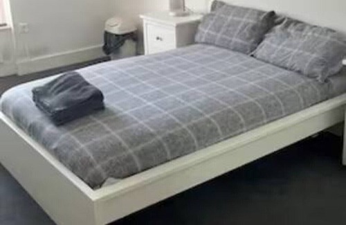 Stockwell Apartment | Spacious flat in Clapham Road