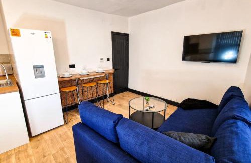 Anfield Apartment | Spacious flat on Breck Road!
