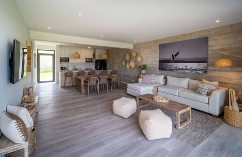 Pisco Apartment | Spacious flat w/big Garden 5min from Kite Point, the Bay and National Reserve