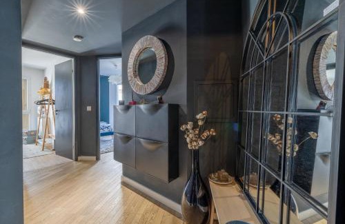 Bagnolet Apartment | Spacious flat with terrasse and parking near metro
