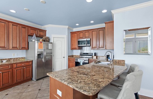 Emerald Waters Village House | Spacious, Fooseball, Air Hockey, Arcade Games, X-box,Hot tub, Golf Cart