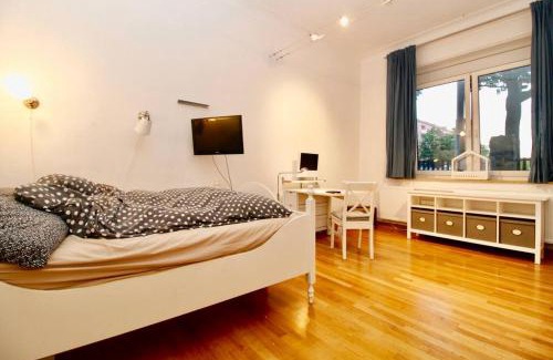 St. Vinzenz Apartment | SPACIOUS for BIG GROUPS OKTOBERFEST/BAUMA