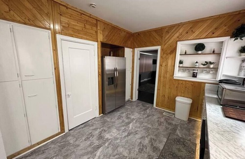 Stollings House | Spacious four-bedroom home