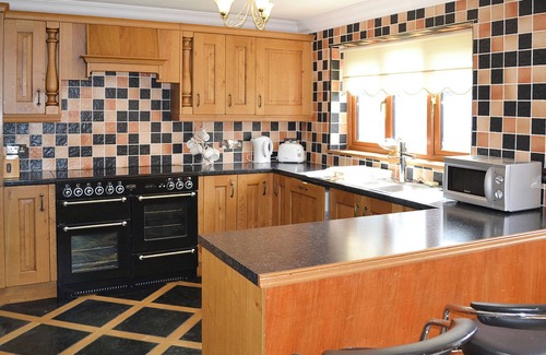 Cenarth Cottage | Spacious four bedroom traditional cottage, perfect for a relaxing break away.