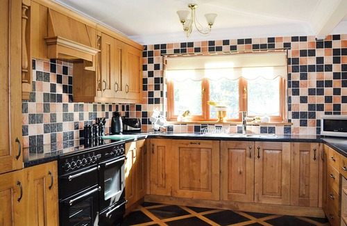 Cenarth Cottage | Spacious four bedroom traditional cottage, perfect for a relaxing break away.