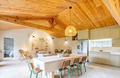 L'Echardiere Apartment | Spacious house with garden and beach within walking distance