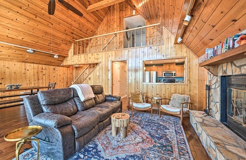 Franklin Cabin | Spacious Franklin Cabin w/Mountain Views!