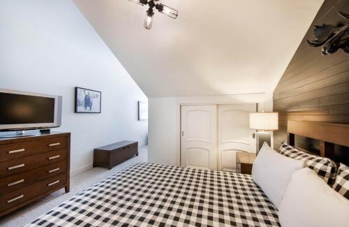 Winter Park Apartment | Spacious Fraser Crossing Founders Pointe Condo with Balcony and Village Views condo