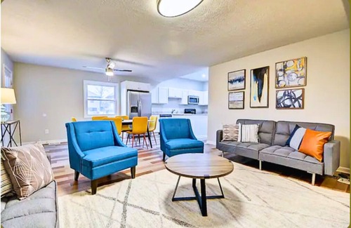 Near Northside House | Spacious Fully Renovated 6BR/3BA Townhome!