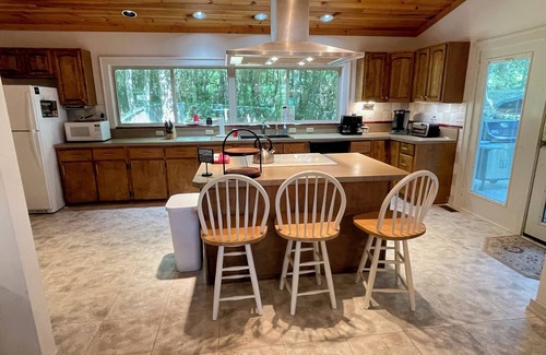 Lake Toxaway Cabin | Spacious fully-renovated cottage with lake views nestled in serene Lake Toxaway.