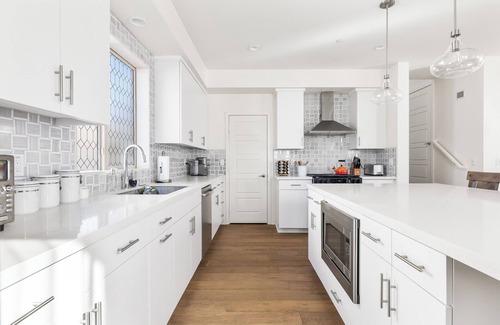 Northridge House | Spacious Furnished 3 Bedroom Home & Office - By Porto's and Extremely Walkable