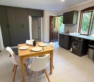George Apartment | Spacious George apartment for families, golfers, business travellers and couples