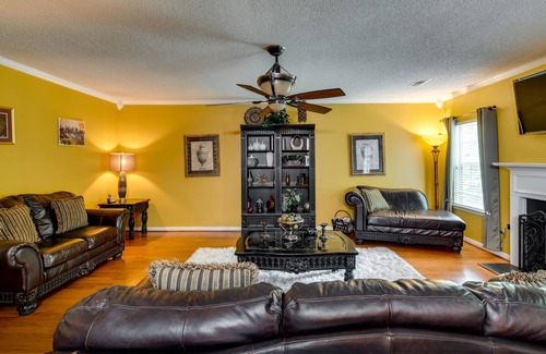Fairburn House | Spacious Georgia Home - 19 Mi to Six Flags!