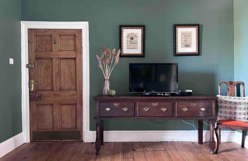 Frome House | Spacious Georgian Apartment - Central Frome